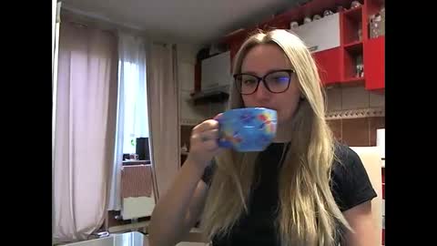 Melly online show from February 12, 2026, 8:42 am