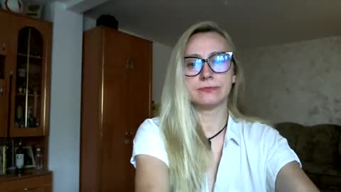 Melly online show from June 24, 2026, 7:18 am