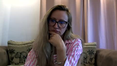 Melly online show from July 31, 2026, 7:19 am