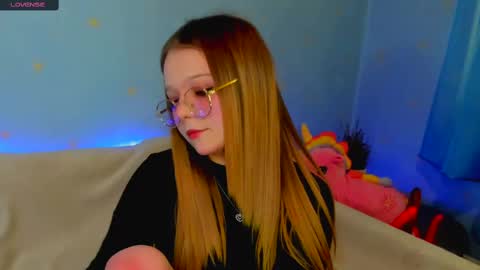 MelMooon online show from February 10, 2025, 2:16 pm