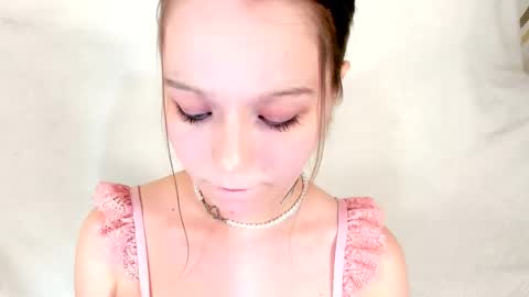 MelMooon online show from February 3, 2026, 1:27 pm