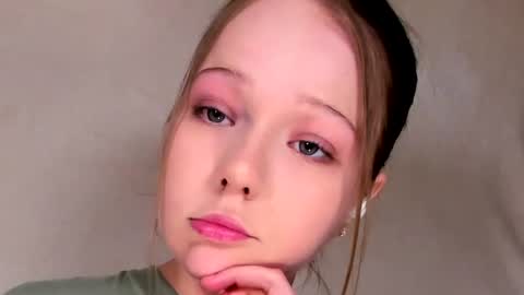 MelMooon online show from June 10, 2026, 7:57 pm