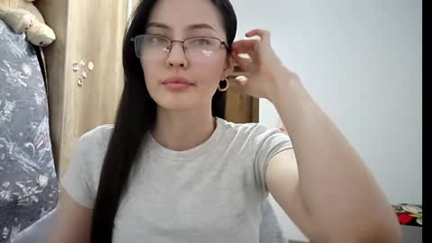 Snapshot of melodeehayden chatting on May 13, 2026, 4:26 pm Nika online show from May 13, 2026, 4:26 pm