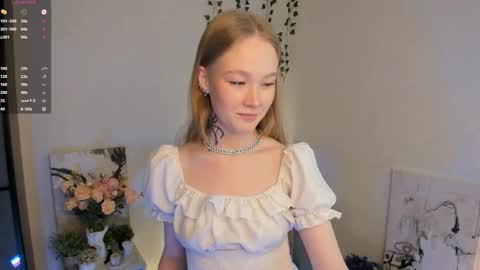 melodievejar online show from February 17, 2026, 4:42 am