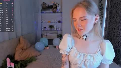 melodievejar online show from June 13, 2026, 4:43 am