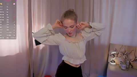 melodievejar online show from June 25, 2026, 5:12 am