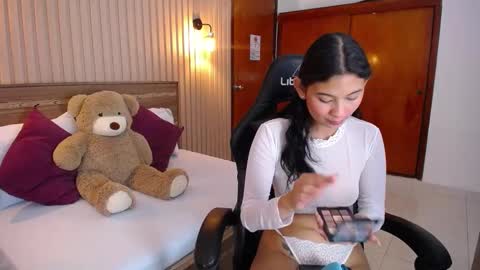 Snapshot of melody_flowers chatting on December 2, 2024, 12:18 pm Melody online show from December 2, 2024, 12:18 pm