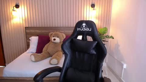 Snapshot of melody_flowers chatting on December 11, 2024, 12:23 pm Melody online show from December 11, 2024, 12:23 pm