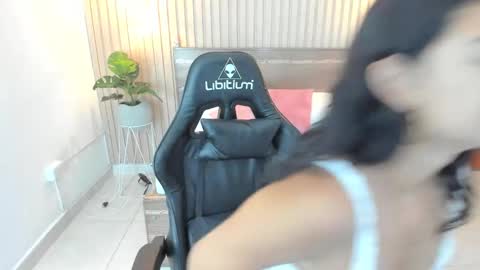 Snapshot of melody_flowers chatting on February 10, 2025, 12:08 pm Melody online show from February 10, 2025, 12:08 pm