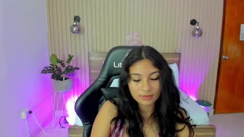 Snapshot of melody_flowers chatting on March 7, 2025, 3:28 pm Melody online show from March 7, 2025, 3:28 pm