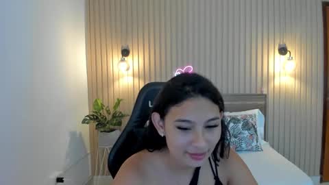 Snapshot of melody_flowers chatting on March 8, 2025, 3:24 pm Melody online show from March 8, 2025, 3:24 pm