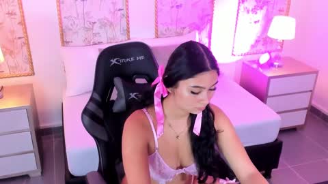 Snapshot of melody_flowers chatting on September 29, 2025, 12:32 pm Melody online show from September 29, 2025, 12:32 pm