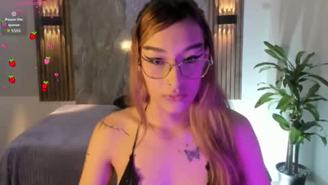 Snapshot of melodylanee chatting on November 18, 2025, 12:20 pm melodylanee online show from November 18, 2025, 12:20 pm