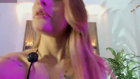 melodylanee online show from April 22, 2026, 11:01 am