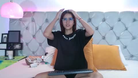 Snapshot of melodymansson chatting on February 10, 2025, 8:10 pm Luisa Castro online show from February 10, 2025, 8:10 pm