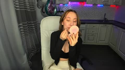 Snapshot of melodyoflovee chatting on February 4, 2025, 4:05 am Kaylie online show from February 4, 2025, 4:05 am