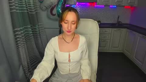 Snapshot of melodyoflovee chatting on February 6, 2025, 3:48 am Kaylie online show from February 6, 2025, 3:48 am