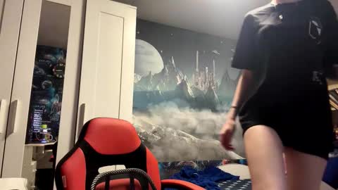 Snapshot of melonygriffen chatting on October 10, 2025, 12:15 pm Hi Im Aria 18 years old online show from October 10, 2025, 12:15 pm