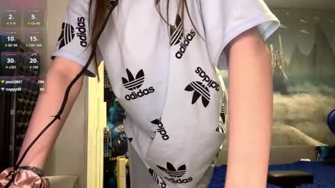 Hi Im Aria 18 years old online show from January 5, 2026, 5:27 pm