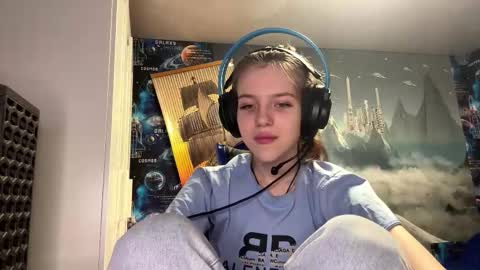 Hi Im Aria 18 years old online show from January 8, 2026, 3:25 pm