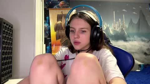 Hi Im Aria 18 years old online show from February 16, 2026, 4:14 pm