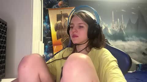 Hi Im Aria 18 years old online show from March 1, 2026, 4:42 pm
