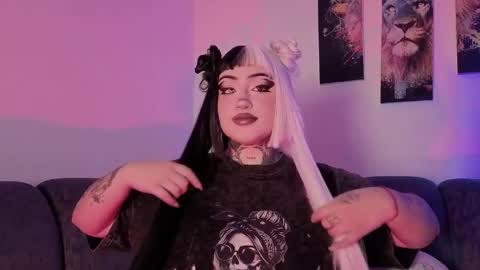Snapshot of meow_boo chatting on May 7, 2026, 8:25 pm Aruz online show from May 7, 2026, 8:25 pm