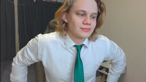 Snapshot of meow_mickey chatting on December 2, 2024, 5:26 am Mickey online show from December 2, 2024, 5:26 am