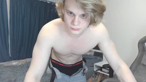 Snapshot of meow_mickey chatting on December 16, 2024, 11:22 am Mickey online show from December 16, 2024, 11:22 am