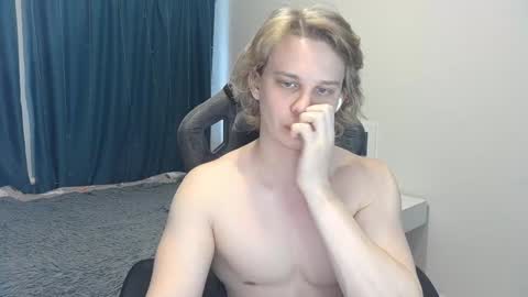 Snapshot of meow_mickey chatting on December 18, 2024, 5:15 am Mickey online show from December 18, 2024, 5:15 am