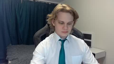 Snapshot of meow_mickey chatting on December 22, 2024, 4:28 am Mickey online show from December 22, 2024, 4:28 am