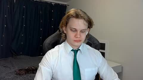 Snapshot of meow_mickey chatting on December 25, 2024, 4:12 am Mickey online show from December 25, 2024, 4:12 am