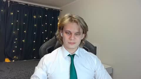 Snapshot of meow_mickey chatting on December 25, 2024, 5:15 pm Mickey online show from December 25, 2024, 5:15 pm