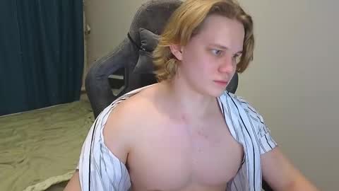 Snapshot of meow_mickey chatting on February 26, 2025, 6:21 pm Mickey online show from February 26, 2025, 6:21 pm