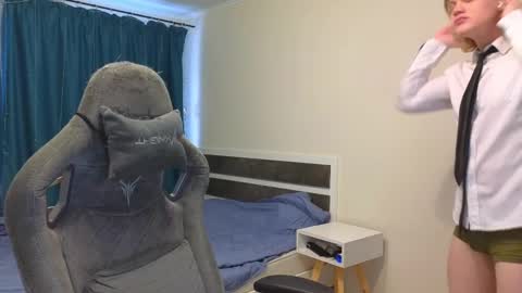 Snapshot of meow_mickey chatting on March 7, 2025, 3:51 am Mickey online show from March 7, 2025, 3:51 am