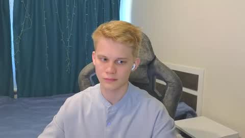 Snapshot of meow_mickey chatting on September 17, 2025, 8:05 am Mickey online show from September 17, 2025, 8:05 am