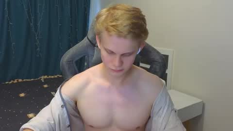 Snapshot of meow_mickey chatting on November 1, 2025, 10:06 am Mickey online show from November 1, 2025, 10:06 am