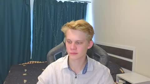 Snapshot of meow_mickey chatting on November 4, 2025, 10:47 am Mickey online show from November 4, 2025, 10:47 am