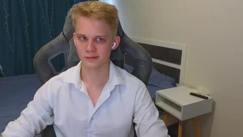 Snapshot of meow_mickey chatting on November 22, 2025, 8:02 am Mickey online show from November 22, 2025, 8:02 am