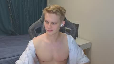 Snapshot of meow_mickey chatting on December 3, 2025, 9:57 pm Mickey online show from December 3, 2025, 9:57 pm