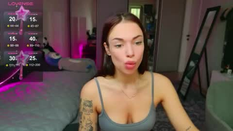 Snapshot of meow_moore chatting on May 7, 2026, 2:17 am Megan online show from May 7, 2026, 2:17 am