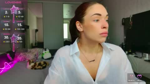 Snapshot of meow_moore chatting on May 19, 2026, 4:41 am Megan online show from May 19, 2026, 4:41 am