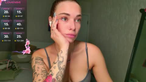 Snapshot of meow_moore chatting on August 6, 2026, 6:15 am Megan online show from August 6, 2026, 6:15 am