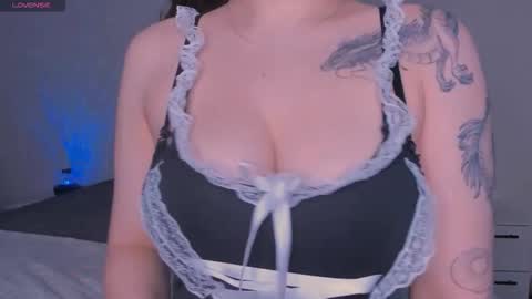 Snapshot of meow_rinnie chatting on December 18, 2025, 9:04 am My links --- online show from December 18, 2025, 9:04 am