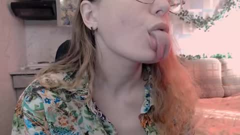 Snapshot of meowcr chatting on October 3, 2025, 5:26 am meowcr online show from October 3, 2025, 5:26 am