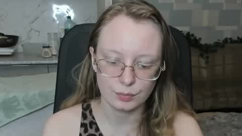 Snapshot of meowcr chatting on October 28, 2025, 7:05 pm meowcr online show from October 28, 2025, 7:05 pm