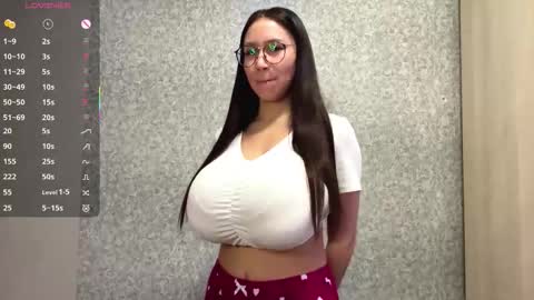 Snapshot of meowgirlye chatting on February 4, 2026, 11:05 am Mona online show from February 4, 2026, 11:05 am