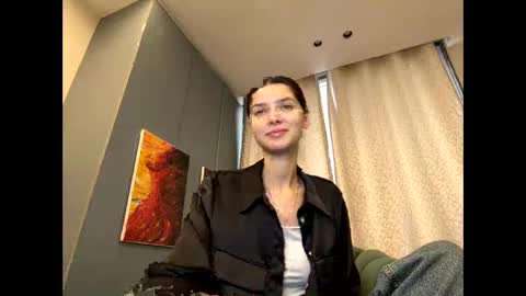 Snapshot of meralynn chatting on November 27, 2025, 9:00 am LEVA online show from November 27, 2025, 9:00 am