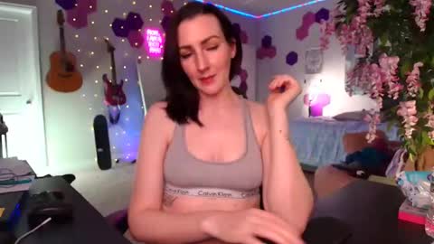 Snapshot of meredithbae chatting on April 14, 2026, 1:22 am Meredith Bae online show from April 14, 2026, 1:22 am
