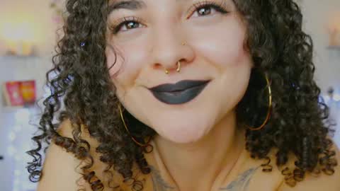 Snapshot of merida_bell18 chatting on December 17, 2024, 2:12 am Merida Bell online show from December 17, 2024, 2:12 am